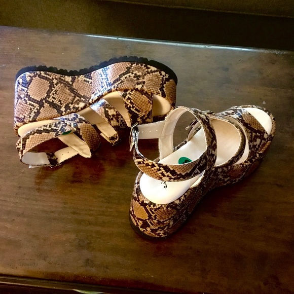 New Free People 4” platform snake print sandals 9 - Picture 7 of 11